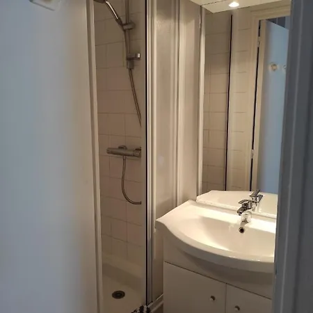 Studio Idealement Situe : 2m Gare, 4m Centre